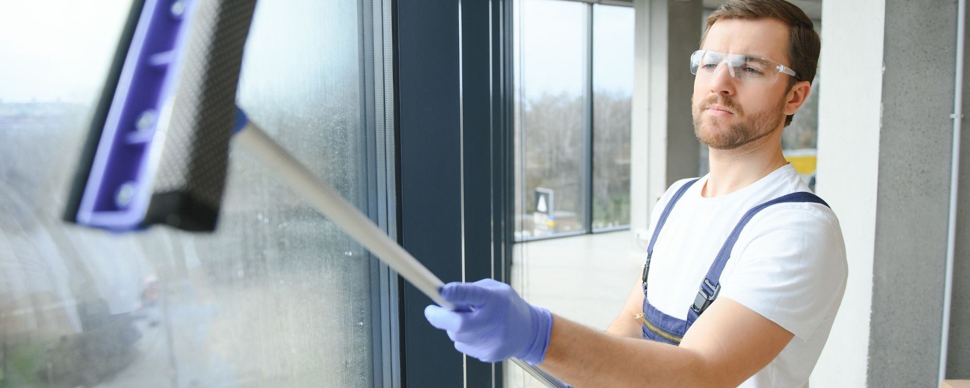 Fensterreinigung vom Profi: Wann lohnt sie sich wirklich?